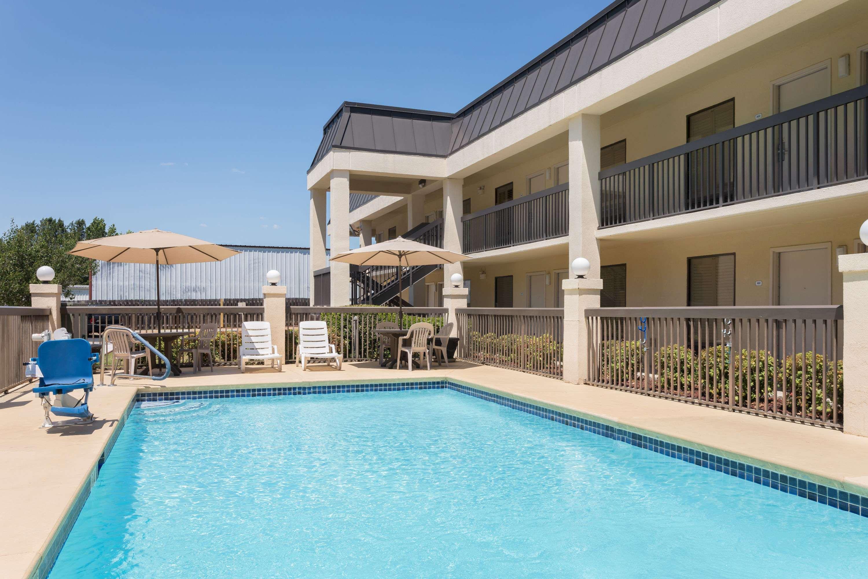 Baymont By Wyndham Griffin Exterior foto