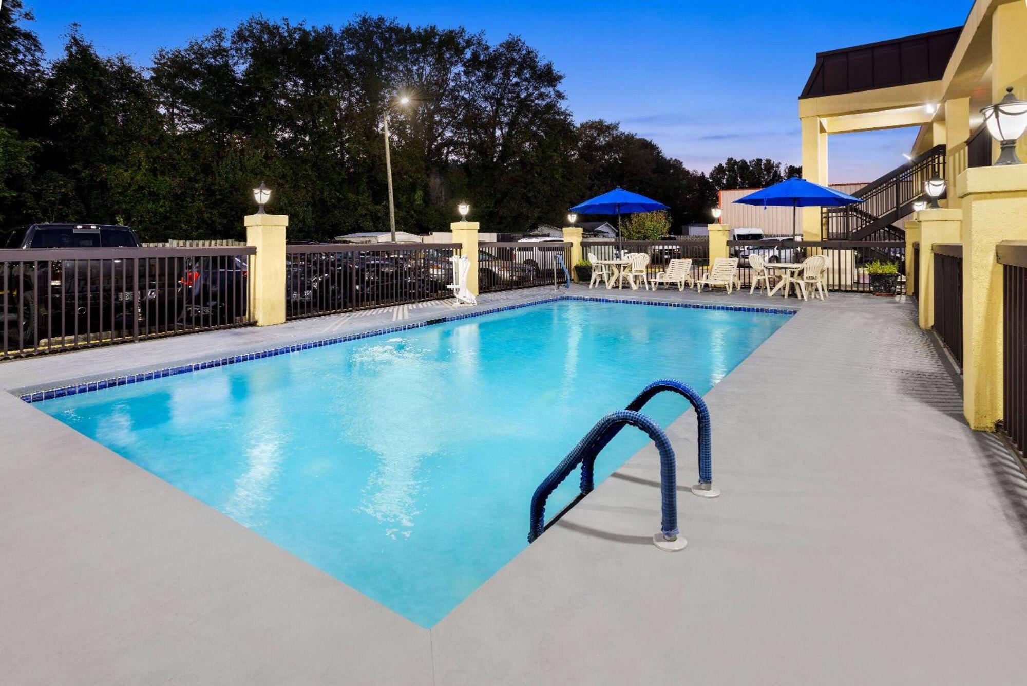 Baymont By Wyndham Griffin Exterior foto